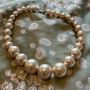 Graduated White Pearls- fit 16”-20”with extension built in closure-